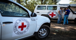 Красный Крест возобновил гуманитарную деятельность на востоке Украины