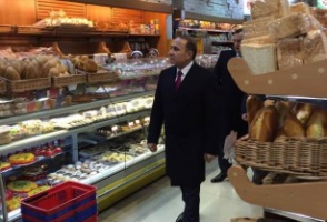Овик Абрамян исправляет цены в супермаркетах