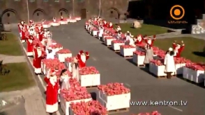 Դեկտեմբերի 25-ից մինչև հունվարի 5-ը հարյուրավոր Ձմեռ պապեր նվերներ են բաժանել մեր երկրի փոքրիկներին