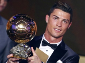 Роналду стал трехкратным обладателем «Золотого мяча»