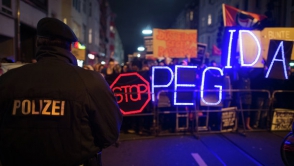 Գերմանիայում շուրջ 100 հազար մարդ ցույցի է ելել՝ ընդդեմ հակաիսլամական «Pediga» շարժման