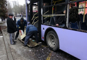 В Донецке снаряд угодил в автобусную остановку: погибло 13 человек