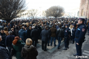 Акция протеста перед зданием Правительства РА (видео)