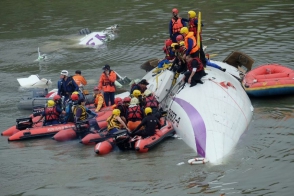 При падении самолета на Тайване погибли 19 человек (видео)
