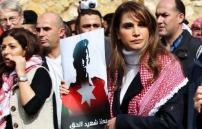 Королева Иордании возглавила демонстрацию против ИГ в Аммане