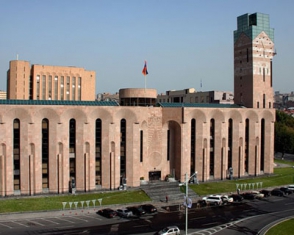 «Մաքուր Կենտրոնի» նախկին աշխատակիցները ցույց են անում