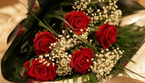Американка получила цветы в День влюблённых от покойного мужа