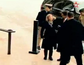 Պենտագոնի ղեկավարի կինը վայր է ընկել տեսախցիկների առաջ