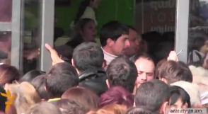 Քաղաքացիները ներխուժել են «Երևան Մոլ»՝ 1000 դրամով էլ. տեխնիկա գնելու