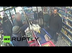 Մեծ Բրիտանիայում խանութի սեփականատերը զինված հանցագործներին քշել է բեյսբոլի մահակով