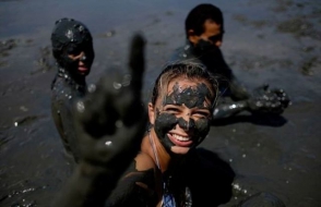 Карнавал грязи в Бразилии (фото, видео)