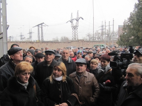 Նաիրիտցիներն այսօր բողոքի ցույց են արել գործարանի մոտ
