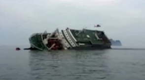 При крушении парома у берегов Мьянмы погибли десятки человек (видео)