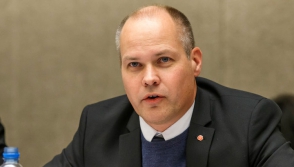 Министр юстиции Швеции подвергся нападению в лагере беженцев