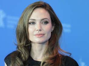 Анджелина Джоли из-за боязни рака удалила яичники