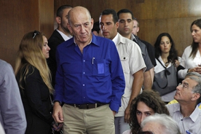 Экс-премьер Израиля признан виновным в коррупции
