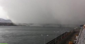 Կրասնոյարսկում ձյան ամպն ամբողջությամբ ծածկել է կամուրջը