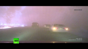 Поездка на машине сквозь горящие леса