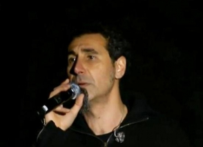 В ходе ереванского концерта Танкян раскритиковал власти РА (видео)