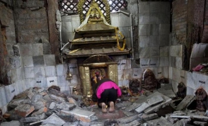 В Непале объявлен трехдневный траур по погибшим при землетрясении