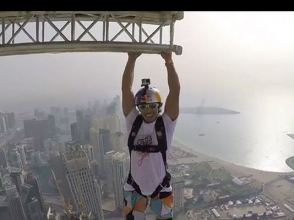 Անկարգելավորները (պարաշյուտիստ) թռել են աշխարհի ամենաբարձր բնակելի շենքի տանիքից