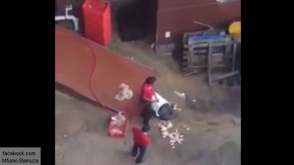 «KFC Africa»–ի աշխատակիցները հավերին լվացել են անմիջապես ասֆալտին (լուսանկար, տեսանյութ)