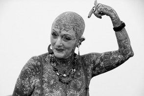 Умерла самая татуированная в мире пенсионерка