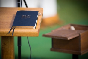 В британском вузе запретили Библию за «недостаточную мультикультурность»