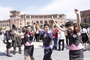 Сегодня в школах Армении прозвучит «последний звонок»
