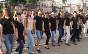 В Ростове 1 500 человек станцевали армянский национальный танец «Кочари» (видео)