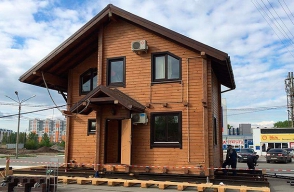 Մարզիկը տեղից շարժել է 30-տոննանոց տունը (տեսանյութ)