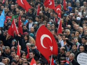 На предвыборном митинге в Турции пострадали 11 человек