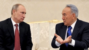 Путин наградил Назарбаева орденом Александра Невского