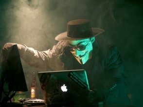 Хакеры из группы «Anonymous» атаковали серверы правительства Канады (видео)