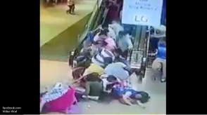 Десятки людей упали с эскалатора в малайзийском торговом центре (видео)