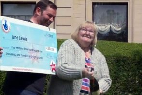 После победы в лотерее пенсионерка купила тапки своей мечты