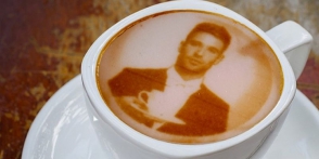 Սուրճի փրփուրի վրա պատկերներ դրոշմելու տպիչ է ստեղծվել