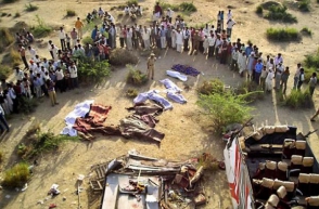 При столкновении автобуса с грузовиком в Индии погибли 25 человек