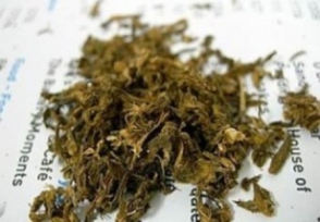 Խուզարկությամբ հայտնաբերել են թղթե 2 փաթեթներ