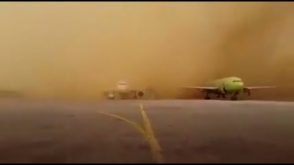 Сильнейшая песчаная буря парализовала работу аэропорта в Аммане