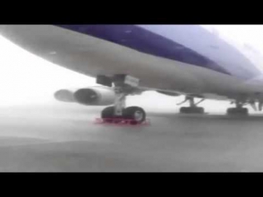 Հզոր թայֆունը Boeing 747–ը օդ է բարձրացրել