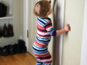 Միջանցիկ քամուց դուռը փակվել է, 1 տարեկան երեխան մնացել է ներսում