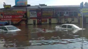 Բաթումին հեղեղվել է հորդառատ անձրևներից հետո (տեսանյութ)