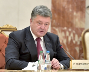 Порошенко пообещал ввести военное положение в случае боевых действий в Донбассе