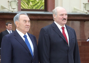 Назарбаев упрекнул Лукашенко в импорте порошкового молока