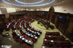 В парламенте Армении начат сбор подписей о созыве внеочередного заседания НС