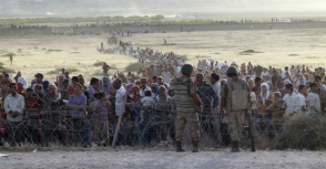 Глава МИД Венгрии: «В Европу направляются 30-35 млн беженцев»
