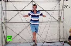 Ученые с помощью беспилотников построили веревочный мост