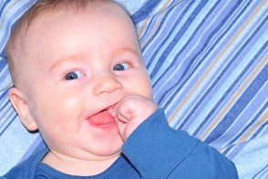 Գիտնականներ. նորածինները հատուկ են ստիպում ծնողներին ժպտալ