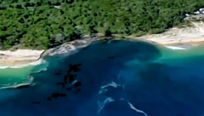 В Австралии огромный кусок побережья ушел под воду (видео)